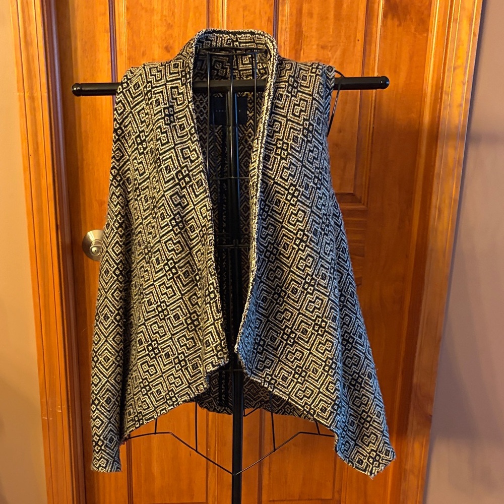 Sanctuary Black and White Geometric Vest